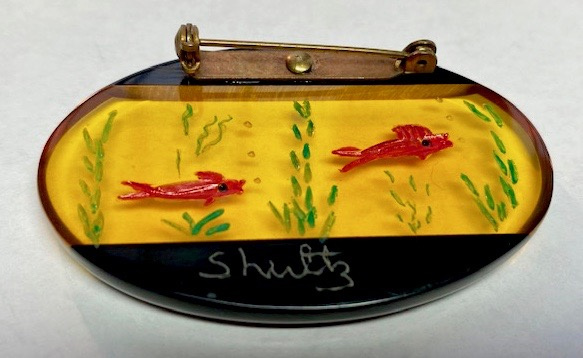SZ4 Shultz reverse carved fish pin